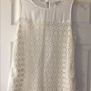 Forever 21 woman’s lace top